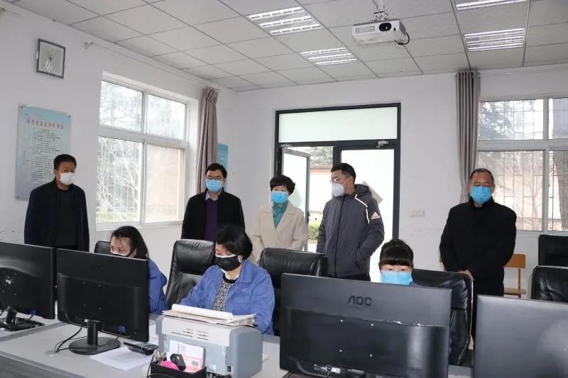 市,人大常委會,副主任,、,總工會,主席,2月, . 市人大常委會副主任、總工會主席韓迎春到公司調(diào)研慰問