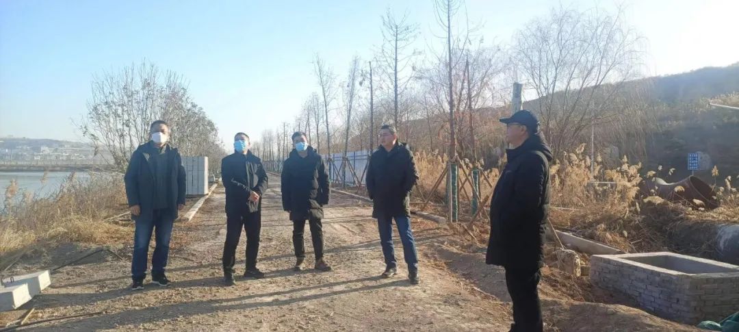 上,班,第,一天,公司,領(lǐng)導,到,一線,檢查,慰問, . 上班第一天，公司領(lǐng)導到一線檢查慰問