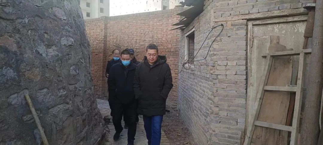 上,班,第,一天,公司,領(lǐng)導,到,一線,檢查,慰問, . 上班第一天，公司領(lǐng)導到一線檢查慰問