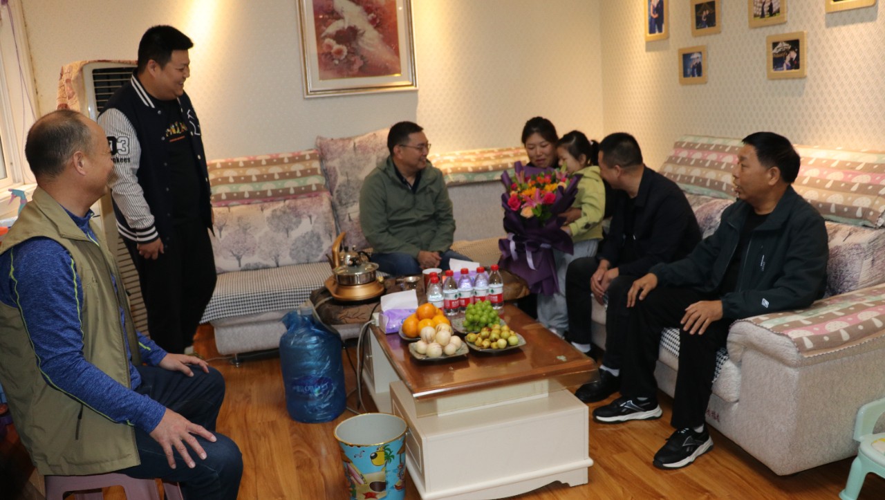 市,供水集,團,走訪,慰問,亞運,會冠,軍武,翠翠, . 市供水集團：走訪慰問亞運會冠軍武翠翠